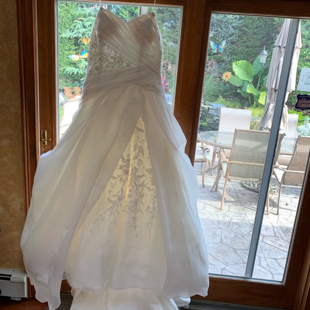 Kleinfeld wedding dress